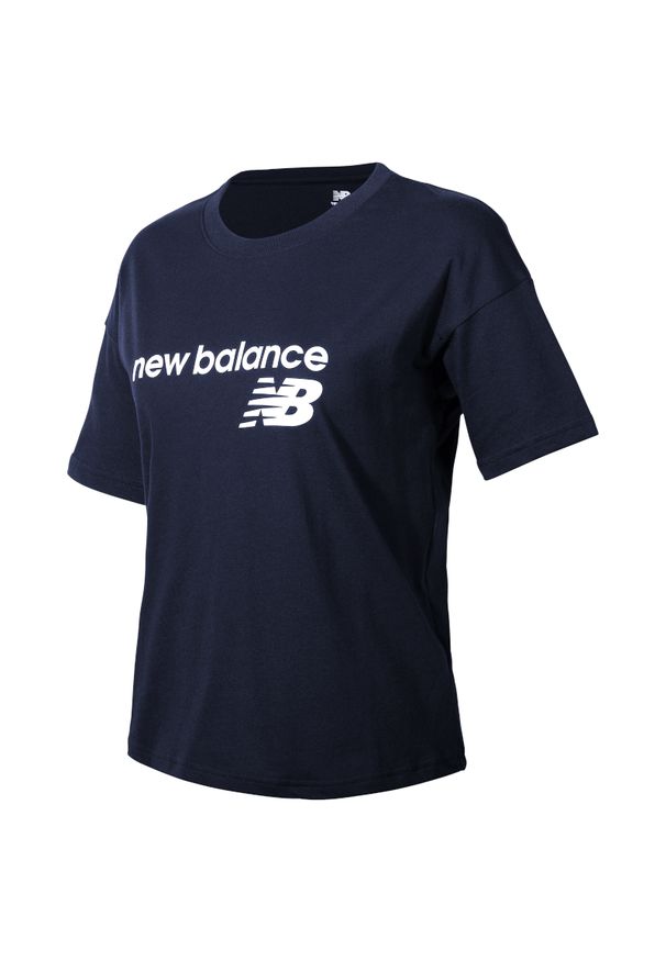New Balance WT03805PGM. Materiał: jersey, bawełna. Wzór: napisy. Styl: klasyczny