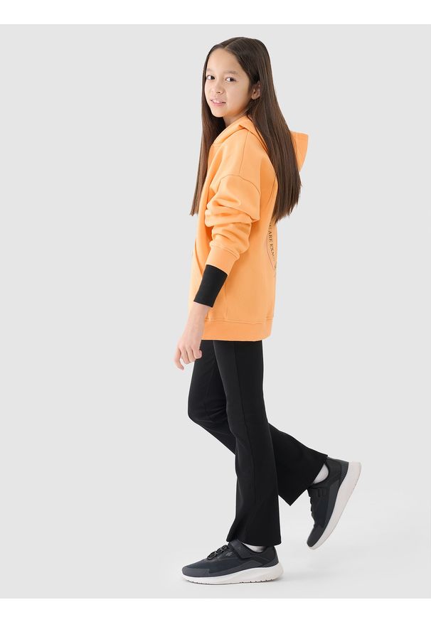 4f - 4F Bluza dresowa rozpinana z kapturem dziewczęca - pomarańczowa 158 (12-13 lat). Okazja: na co dzień. Typ kołnierza: kaptur. Kolor: pomarańczowy. Materiał: dresówka. Wzór: napisy, nadruk, ze splotem, gładki. Sezon: lato. Styl: casual, sportowy