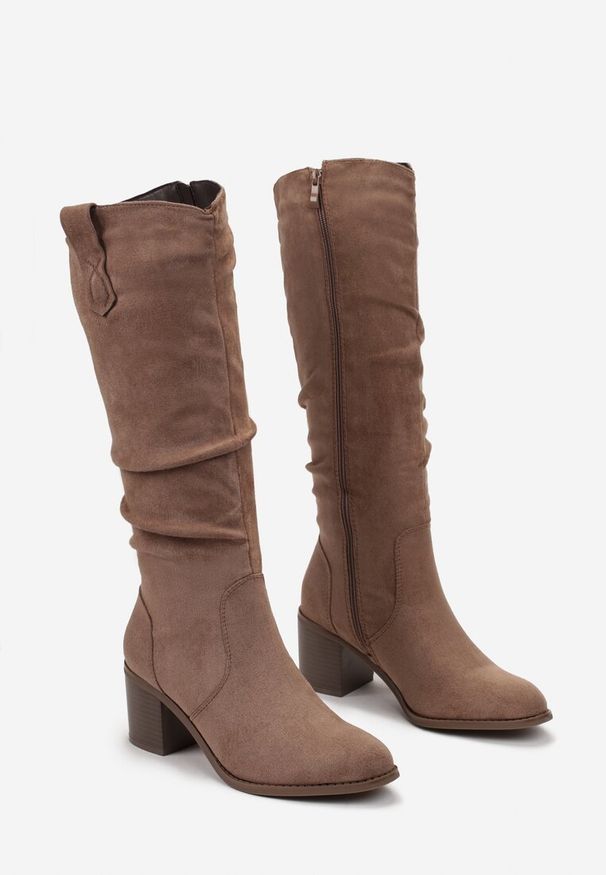 Born2be - Ciemnobeżowe Kozaki na Słupku Bertilon. Okazja: na co dzień. Kolor: beżowy. Materiał: jeans, wełna. Obcas: na słupku. Styl: elegancki, casual