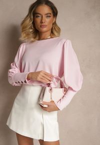 Renee - Różowa Bluzka o Kroju Nietoperza Ozdobiona z Tyłu Guzikami Jenisena. Kolor: różowy. Wzór: aplikacja #3