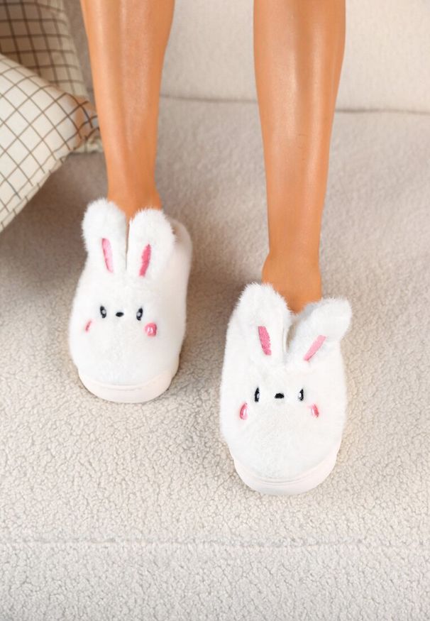 Born2be - Jasnobeżowe Kapcie Króliczki Vices na Grubej Tłoczonej Podeszwie z Futerkiem Ecassavia. Okazja: na co dzień. Kolor: beżowy. Materiał: futro. Styl: casual