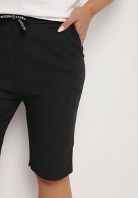 Born2be - Czarne Szorty Kolarki z Bawełną i Wiązaniem Kollunea. Okazja: na co dzień. Kolor: czarny. Materiał: bawełna. Sezon: lato, wiosna. Styl: casual #7