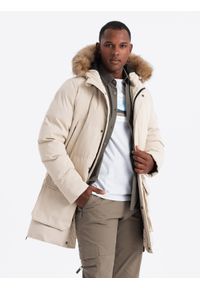 Ombre Clothing - Ocieplana długa męska kurtka parka z rozpinanym dołem – kremowa V1 OM-JALJ-0184 - XXL. Typ kołnierza: kołnierzyk stójkowy. Kolor: kremowy. Materiał: guma, poliester, syntetyk, materiał, tkanina, futro. Długość: długie. Wzór: gładki, aplikacja