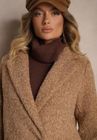 Renee - Brązowy Dwurzędowy Płaszcz Boucle z Kieszeniami Enathea. Okazja: do pracy, na co dzień. Kolor: brązowy. Materiał: jeans. Długość rękawa: długi rękaw. Długość: długie. Styl: klasyczny, casual