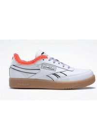 Buty do chodzenia dla dzieci Reebok Club C Revenge. Kolor: biały. Materiał: materiał, syntetyk. Szerokość cholewki: normalna. Model: Reebok Club. Sport: turystyka piesza