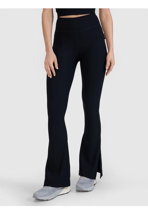 4f - 4F Legginsy z rozszerzanymi nogawkami damskie 4F x Anna Lewandowska - czarne XS. Stan: podwyższony. Kolor: czarny. Materiał: tkanina, elastan, dzianina, prążkowany, materiał, syntetyk. Wzór: gładki