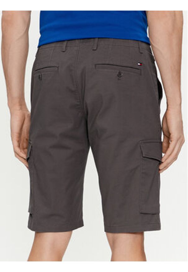 TOMMY HILFIGER - Tommy Hilfiger Szorty materiałowe John Cargo 1985 MW0MW31244 Szary Regular Fit. Kolor: szary. Materiał: bawełna