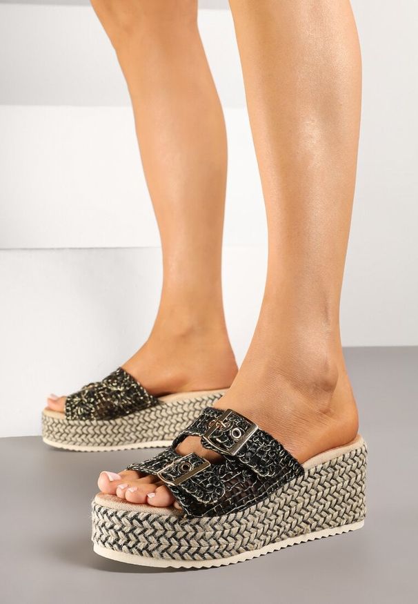Born2be - Czarne Klapki na Plecionym Koturnie z Tweedową Cholewką Desawena. Okazja: na co dzień. Kolor: czarny. Materiał: jeans. Sezon: lato. Obcas: na koturnie. Styl: elegancki, casual