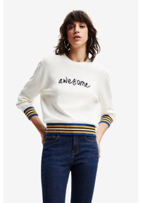 Desigual sweter damski kolor biały lekki. Okazja: na co dzień. Kolor: biały. Materiał: bawełna. Wzór: aplikacja. Styl: casual #1