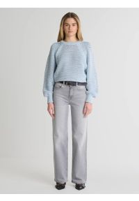 Big-Star - Sweter damski o ażurowym splocie błękitny Funia 400. Kolor: niebieski. Materiał: jeans. Długość rękawa: raglanowy rękaw. Wzór: ażurowy, ze splotem. Sezon: wiosna. Styl: klasyczny, elegancki #4