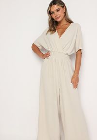 Born2be - Beżowy Kopertowy Kombinezon z Gumką w Talii i Szerokimi Nogawkami Vimashea. Okazja: na co dzień. Kolor: beżowy. Styl: casual, elegancki #4