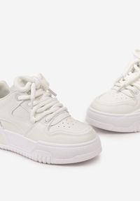 Born2be - Białe Sneakersy z Grubymi Sznurowadłami i Platformą Onaess. Kolor: biały. Obcas: na platformie #5