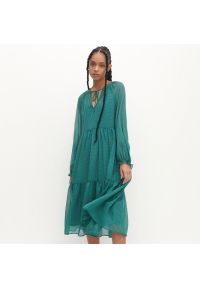 Reserved - Sukienka midi ze strukturalnej tkaniny - Zielony. Kolor: zielony. Materiał: tkanina. Długość: midi