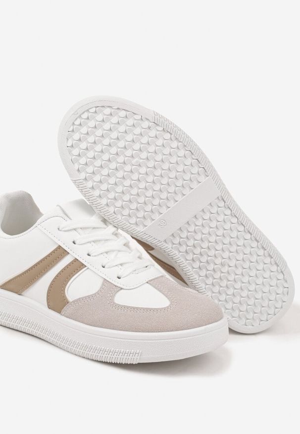 Born2be - Biało-Beżowe Sneakersy w Stylu Kultowych Tenisówek Setionis. Okazja: na co dzień. Nosek buta: okrągły. Kolor: biały. Materiał: jeans. Wzór: gładki. Obcas: na płaskiej podeszwie