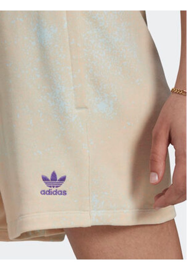 Adidas - adidas Szorty sportowe HL6610 Beżowy Relaxed Fit. Kolor: beżowy. Materiał: bawełna