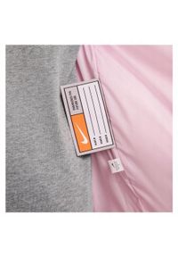 Kurtka Dziewczęca Nike Puchowa Pikowana Z Kapturem. Typ kołnierza: kaptur. Kolor: różowy. Materiał: puch. Sezon: zima. Styl: elegancki