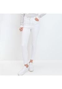 Mohito - Jeansy skinny - Biały. Kolor: biały. Materiał: jeans #1