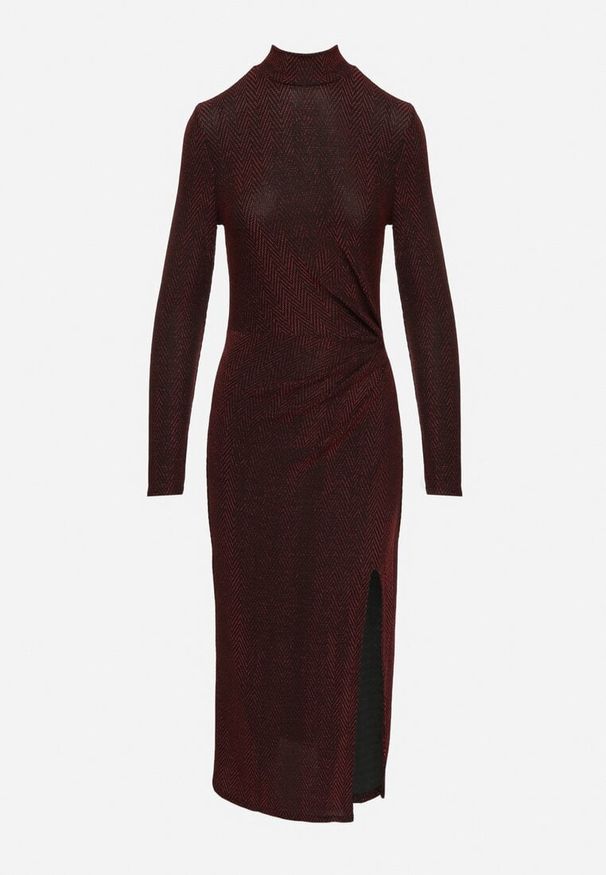 Born2be - Bordowa Dopasowana Sukienka z Wiskozą Ozdobiona Marszczeniem i Rozcięciem z Boku Lilindra. Okazja: na co dzień. Kolor: czerwony. Materiał: wiskoza. Wzór: aplikacja. Typ sukienki: dopasowane. Styl: casual