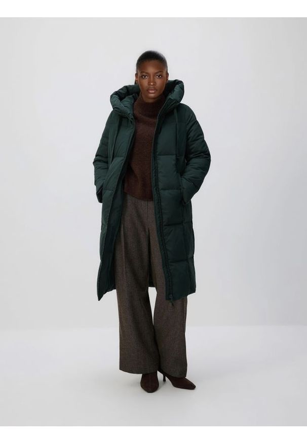 Reserved - Pikowana kurtka z puchem - morski. Kolor: morski. Materiał: puch