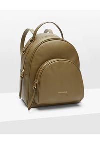 Coccinelle - COCCINELLE - Skórzany plecak z logo Lea. Kolor: brązowy. Materiał: skóra. Styl: glamour, casual, elegancki #3