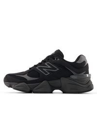 Buty dziecięce New Balance G90602QL – czarne. Okazja: na co dzień, na uczelnię. Kolor: czarny. Materiał: skóra, syntetyk, materiał, guma. Szerokość cholewki: normalna. Sport: turystyka piesza #2