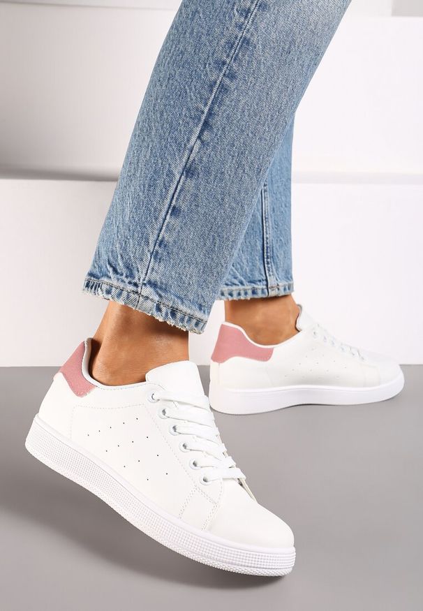 Born2be - Biało-Różowe Płaskie Klasyczne Sneakersy Zeniefra. Nosek buta: okrągły. Zapięcie: sznurówki. Kolor: biały. Materiał: materiał. Obcas: na obcasie. Wysokość obcasa: niski
