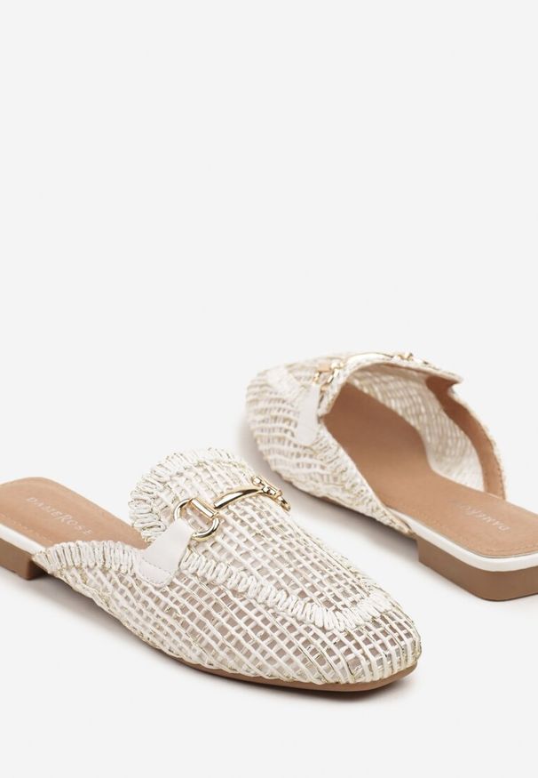Born2be - Białe Tweedowe Klapki Mule z Metaliczną Aplikacją Jolritia. Okazja: na co dzień. Kolor: biały. Materiał: jeans, materiał. Wzór: aplikacja. Styl: klasyczny, casual