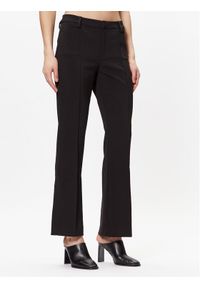 Gina Tricot Spodnie materiałowe Rosie 19197 Czarny Regular Fit. Kolor: czarny. Materiał: syntetyk #1