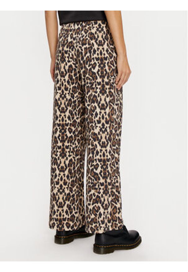 Gina Tricot Spodnie materiałowe 22759 Brązowy Regular Fit. Kolor: brązowy. Materiał: wiskoza