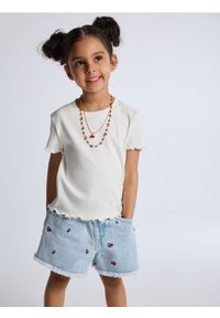 Reserved - Jeansowe szorty paperbag z haftem - niebieski. Kolor: niebieski. Materiał: jeans. Wzór: haft #1