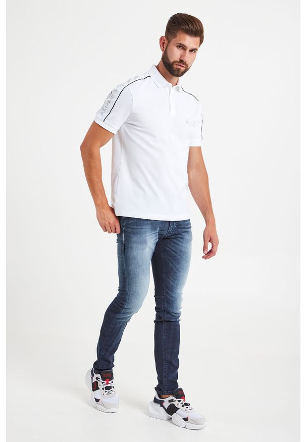 POLO Armani Exchange. Typ kołnierza: polo. Wzór: jednolity, nadruk. Styl: sportowy