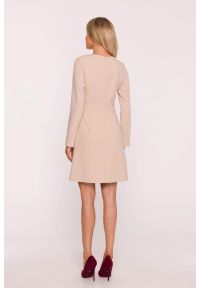 Stylove - Elegancka sukienka trapezowa z patkami w talii beżowa. Okazja: na spotkanie biznesowe, do pracy. Kolor: niebieski, beżowy. Typ sukienki: trapezowe. Styl: elegancki #8