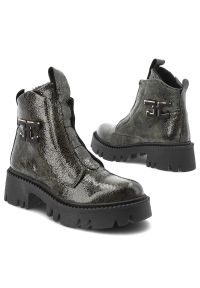 Zielone Botki Artiker Lakierowane Obuwie Damskie. Okazja: na co dzień. Kolor: zielony. Materiał: lakier. Wzór: aplikacja. Sezon: zima, jesień. Styl: casual, rockowy, elegancki #2