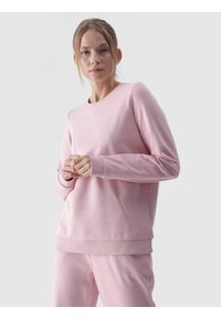 4f - 4F Bluza dresowa nierozpinana bez kaptura damska - różowa S. Okazja: na co dzień. Typ kołnierza: bez kaptura. Kolor: różowy. Materiał: dresówka. Wzór: gładki, ze splotem. Styl: klasyczny, sportowy, casual