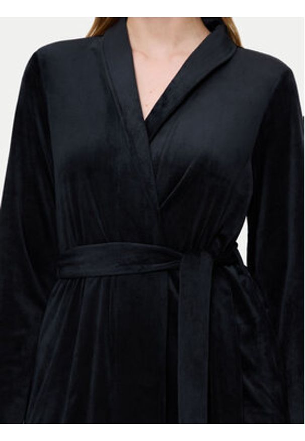 Triumph Koszulka piżamowa Sensual Velour 10225078 Czarny Relaxed Fit. Kolor: czarny. Materiał: syntetyk