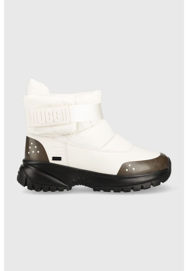 Ugg - UGG śniegowce W Yose Puff kolor biały 1120822.WHT-WHT. Nosek buta: okrągły. Zapięcie: rzepy. Kolor: biały. Materiał: wełna, włókno, guma
