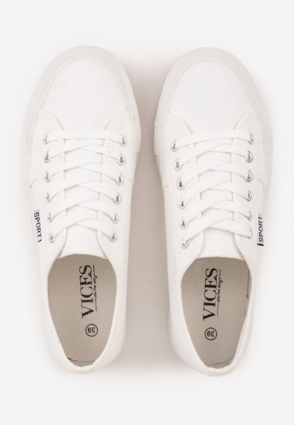 Born2be - Białe Klasyczne Trampki VICES w Stylu Basic Riovanna. Okazja: na co dzień. Kolor: biały. Materiał: jeans. Szerokość cholewki: normalna. Styl: klasyczny