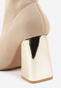 Renee - Ciemnobeżowe Skarpetkowe Botki VICES na Słupku w Eleganckim Stylu Rarana. Zapięcie: bez zapięcia. Kolor: beżowy. Materiał: skóra. Obcas: na słupku. Styl: elegancki. Wysokość obcasa: średni #6