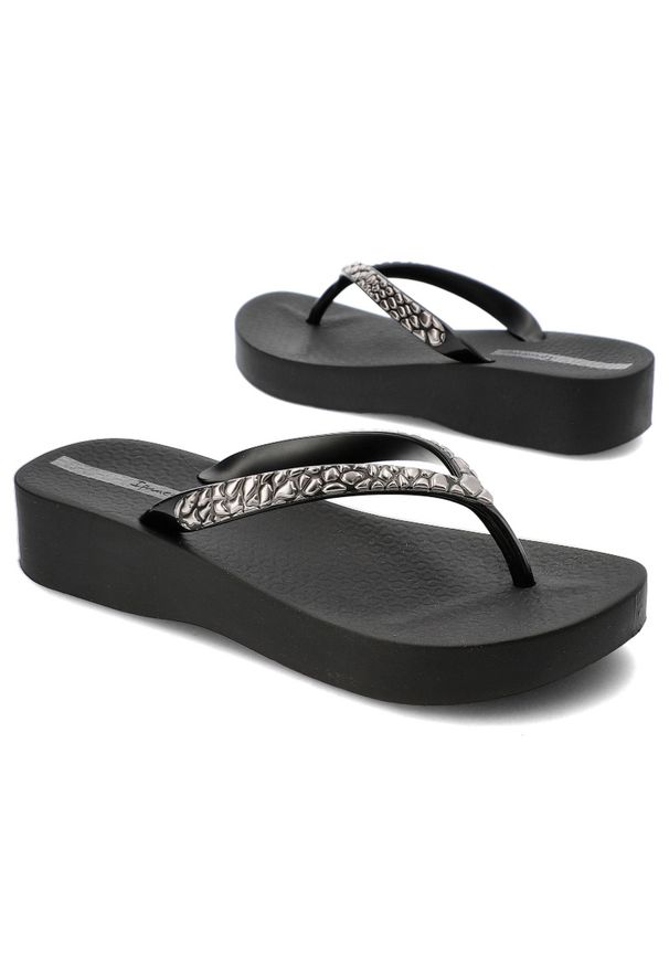 Czarne Japonki Ipanema Letnie Obuwie Damskie. Okazja: na plażę, na co dzień. Kolor: czarny. Materiał: materiał, mesh. Sezon: lato. Obcas: na platformie. Styl: elegancki, casual