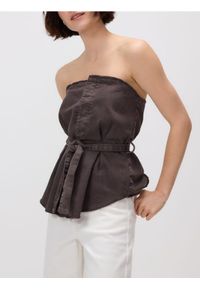 Reserved - Top z paskiem - brązowy. Kolor: brązowy. Materiał: bawełna, tkanina