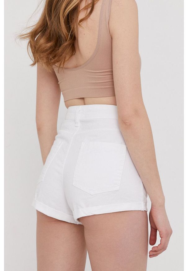 Answear Lab - Szorty jeansowe. Okazja: na co dzień. Kolor: biały. Materiał: jeans. Wzór: gładki. Styl: wakacyjny