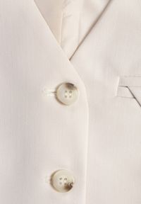 Renee - Beżowa Kamizelka w Stylu Garniturowym z Imitacją Kieszonek Odinen. Kolor: beżowy. Styl: elegancki #2