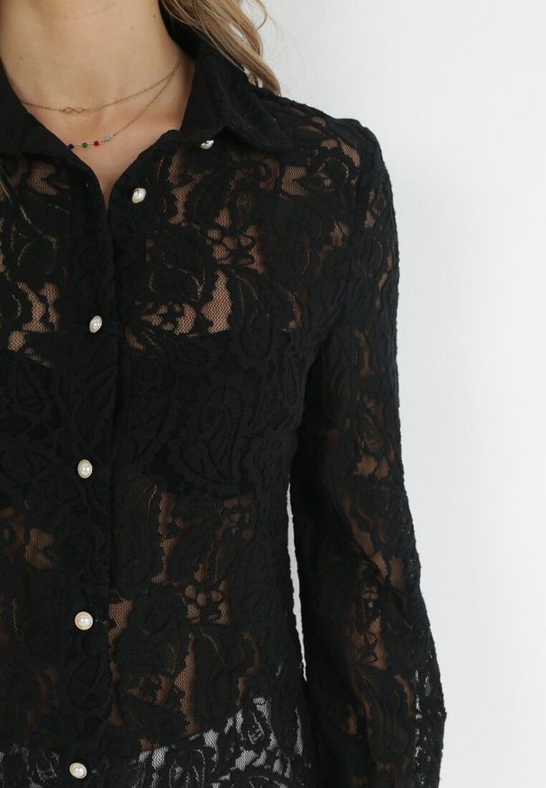 Born2be - Czarna Koronkowa Koszula Zapinana Analeta. Kolor: czarny. Materiał: koronka. Styl: elegancki