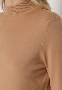 Born2be - Ciemnobeżowy Gładki Sweter z Półgolfem w Stylu Casual Unallia. Okazja: na co dzień. Kolor: beżowy. Materiał: jeans. Długość rękawa: długi rękaw. Długość: długie. Wzór: gładki. Styl: casual #5