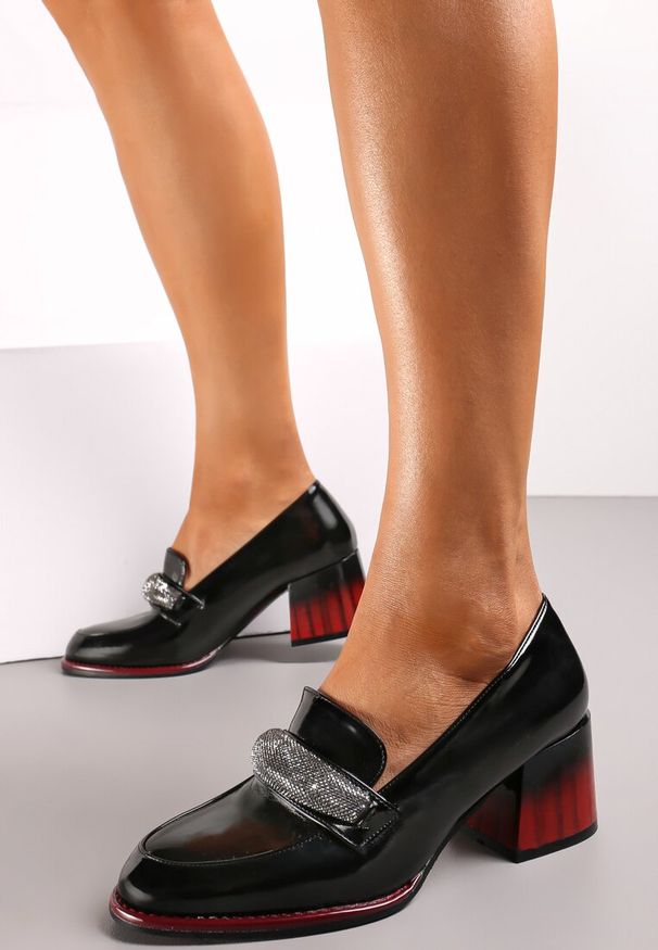 Renee - Czarne Półbuty na Słupku z Klamerką i Wkładką ze Skóry Naturalnej Lecjana. Kolor: czarny. Materiał: skóra. Obcas: na słupku. Styl: elegancki, klasyczny
