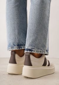 Born2be - Beżowo-Brązowe Sneakersy Kultowe Tenisówki na Platformie z Koturnem Elisara. Okazja: na spacer. Kolor: brązowy. Materiał: jeans. Obcas: na koturnie. Sport: turystyka piesza #8