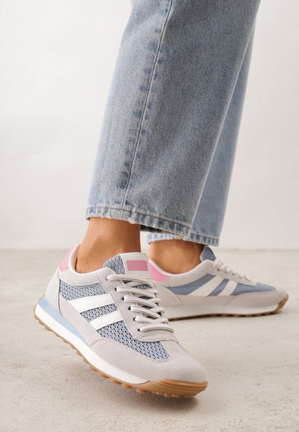 Renee - Niebieskie Klasyczne Sneakersy Zdobione Siateczkowymi Wstawkami Eilshoy. Okazja: na co dzień. Kolor: niebieski. Materiał: jeans. Wzór: aplikacja