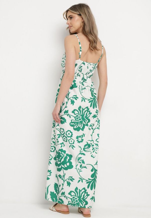 Born2be - Zielono-Biała Sukienka na Regulowanych Ramiączkach z Gumkami na Plecach Ściągana Troczkiem Harnela. Okazja: na co dzień. Kolor: zielony. Długość rękawa: na ramiączkach. Typ sukienki: proste. Styl: casual, elegancki, klasyczny