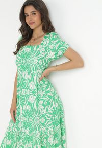 Born2be - Jasnozielona Sukienka z Kopertowym Dekoltem w Kwiaty z Wiskozy Hedina. Kolor: zielony. Materiał: wiskoza. Wzór: kwiaty. Sezon: lato. Typ sukienki: kopertowe #2