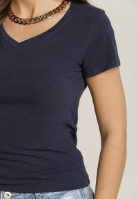 Renee - Granatowy T-shirt Mirasura. Kolor: niebieski. Materiał: dzianina. Długość rękawa: krótki rękaw. Długość: krótkie. Wzór: gładki #5